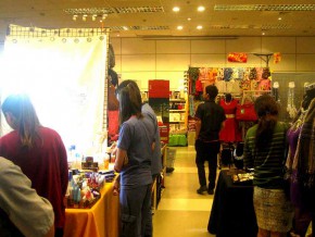 A Glimpse of Glam & Gold: SEA Xmas Bazaar