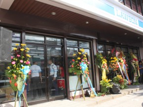 Lawson Convenience Store Opens in Manila!