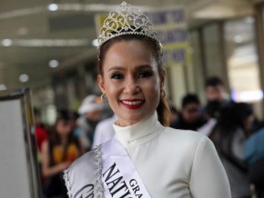 Filipina wins as Mrs. Grandma Universal 2016