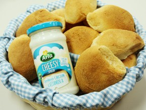 5 Reasons why Arla Cheesy spread is your perfect merienda partner