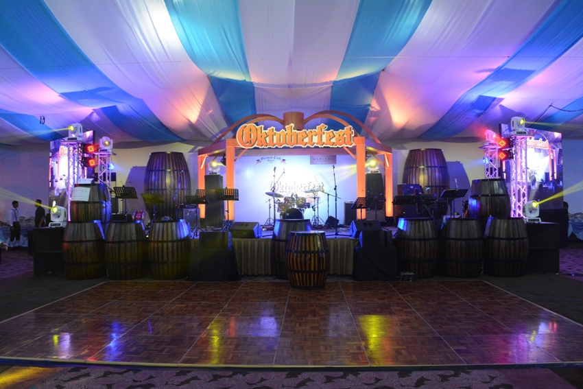 77th-oktoberfest-setup-2