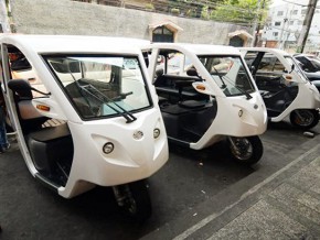 Manila, to remove gasoline-run tricycles and pedicabs starting October 15