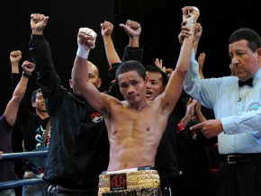 Filipino boxer Donnie “Ahas” Nietes wins flyweight debut against WBC titlist Sosa