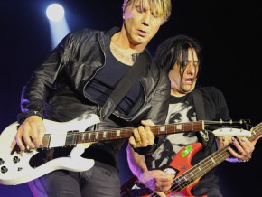 CONCERT REVIEW: The Goo Goo Dolls wows Filipino fans during concert in Manila