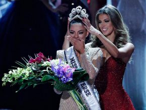 Miss South Africa Demi-Leigh Nel-Peters crowned Miss Universe 2017