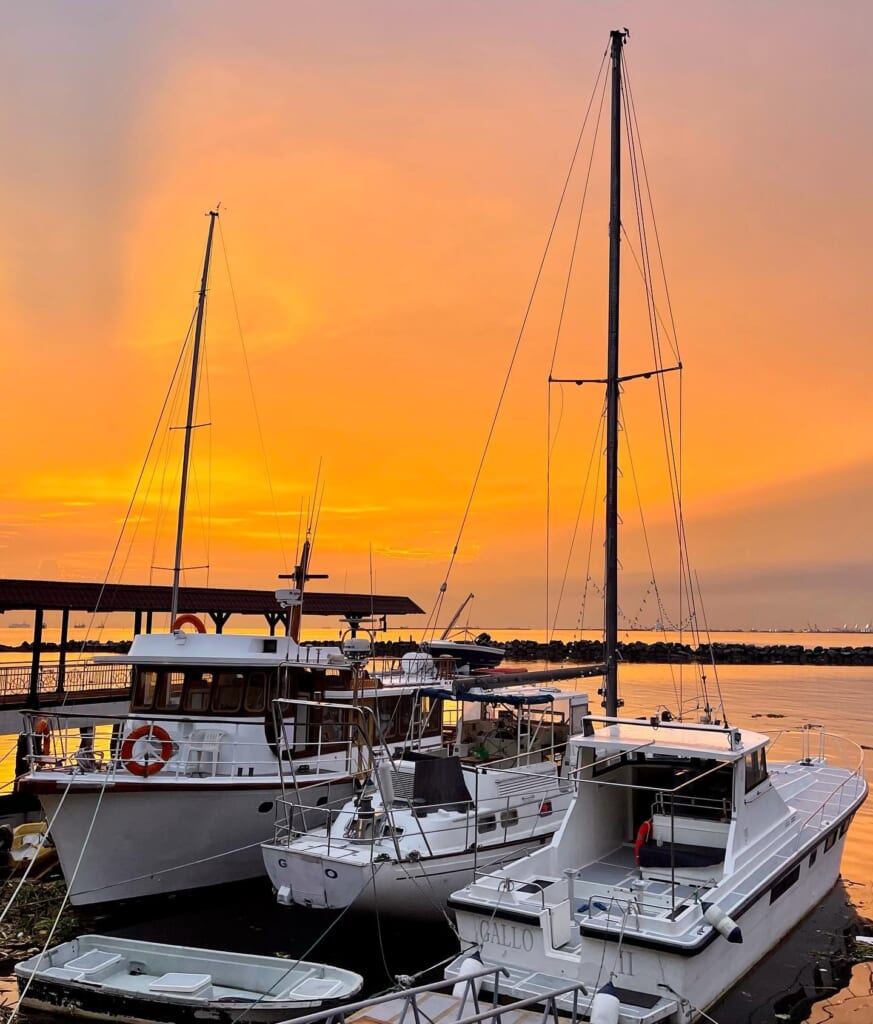 Go on a Yacht Cruise for Your Romantic Dinner Date with Manila Yacht