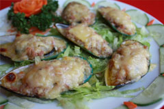 「Baked Newzealand Clams with Garlic Butter Cheese Sauce」