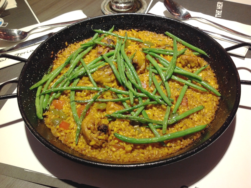 PHOTO 6 Paella Valenciana (P 590 for 2 to 3, P1, 130 for 4 to 5, P1, 720 for 6 to 8)