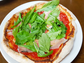 Peperosso in Burgos Circle: Serving Delizioso Neapolitan Pizzas