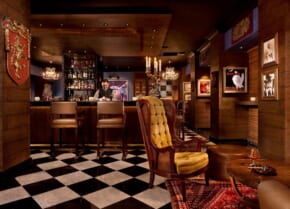 The Bar at the Peninsula Manila in Makati: A Suave Bar with an Intimate Atmosphere
