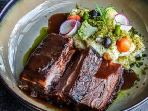 Elevate Bistro Lounge in Pasig: Comfort Food and Crowd-Pleasing Feasts