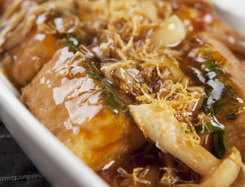 Braised_home-made_spinach_tofu_with_shimeji_mushrooms_and_golden_dried_scallops