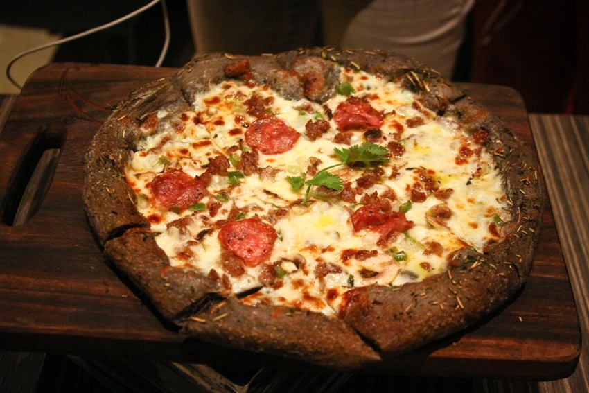 Village Tavern_Black Pizza