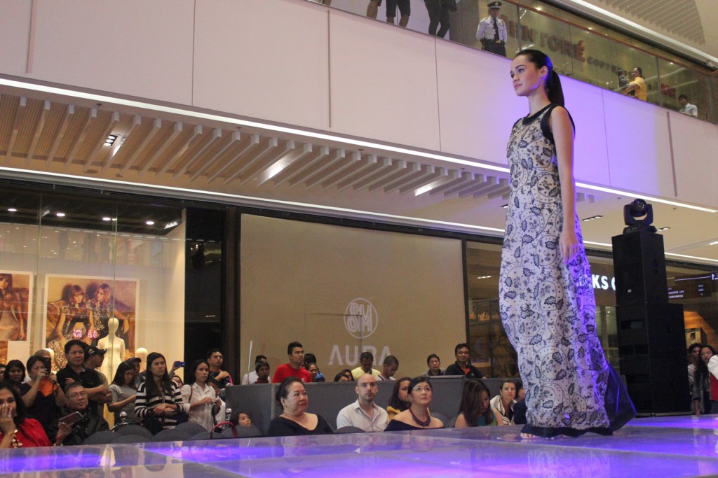 An elegant black maxi dress with floral patterns_res