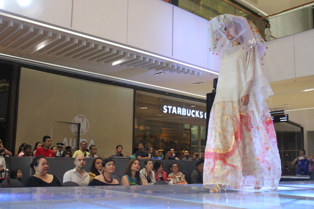 Patis Tesoros' modern touch on the classic Filipino dress_res