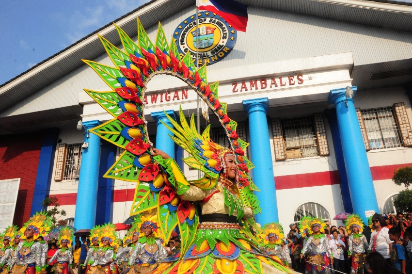 Dinamulag_Festival_Street_Dancing