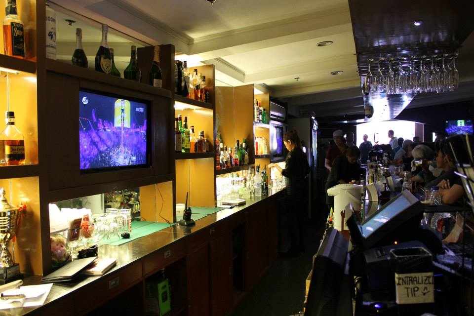 heckle-and-jeckle-sports-bar