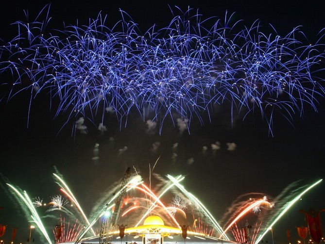 Expat s Guide Media Noche New Year s Eve Feast In The Philippines 