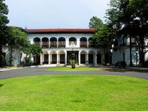 A Guide to Malacañan Museum