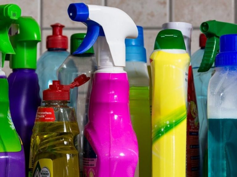 6 Natural Disinfectants You Can Find at Home and How to Use Them